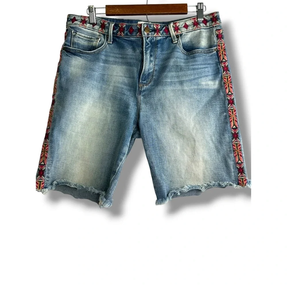 Driftwood Lulu Embroidered Bermuda Denim Shorts Medium Wash Raw Hem Size 29